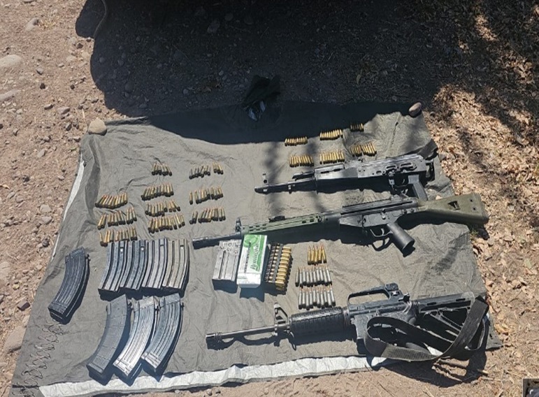 “Ejército Mexicano aseguró armamento y un vehículo en el municipio de Navolato, Sin.”