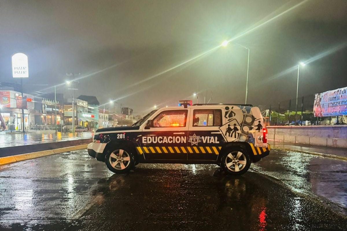 Tránsito Municipal alerta a conductores por elevación de niveles pluviales en cruces viales.
