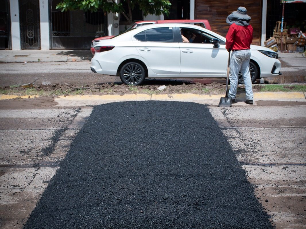 Ayuntamiento instala reductores de velocidad y prepara labores de reencarpetado en diversos sectores