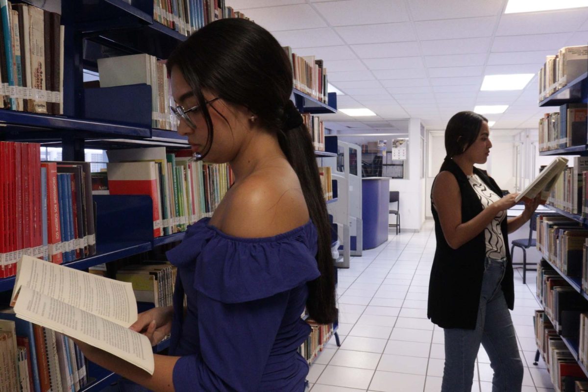 Luisa y Yuliana, alumnas de la Universidad de Quindío en Colombia, realizan movilidad académica en la Facultad de Trabajo Social de la UAS