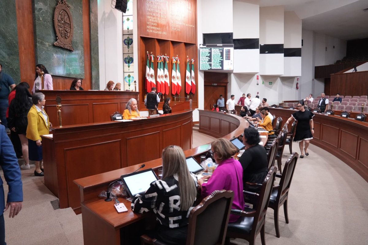 Nombran “Edificio de los Jaguares. Lourdes Martínez Huerta” a inmueble de la UTE