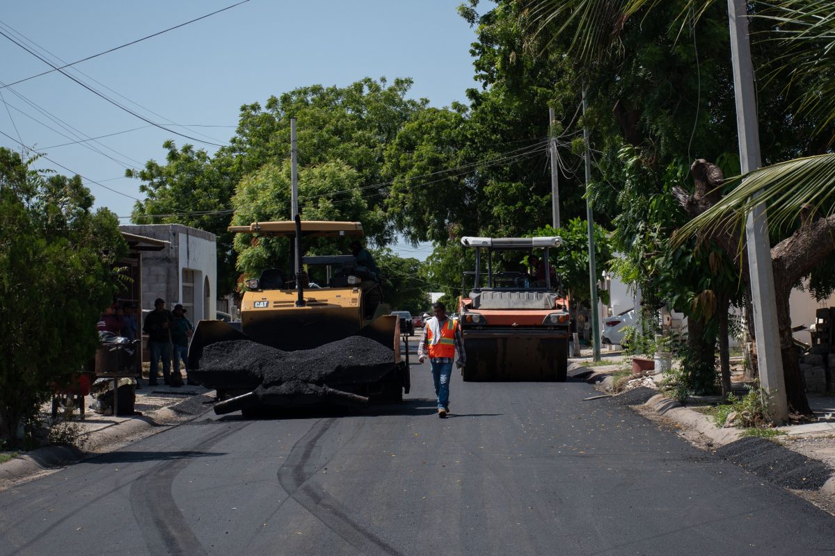 Ayuntamiento avanza con obras de reencarpetado y bacheo en Culiacán