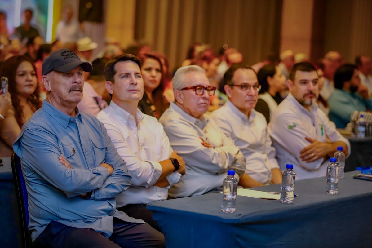 Asiste Rocha Moya a encuentro ciudadano por la paz