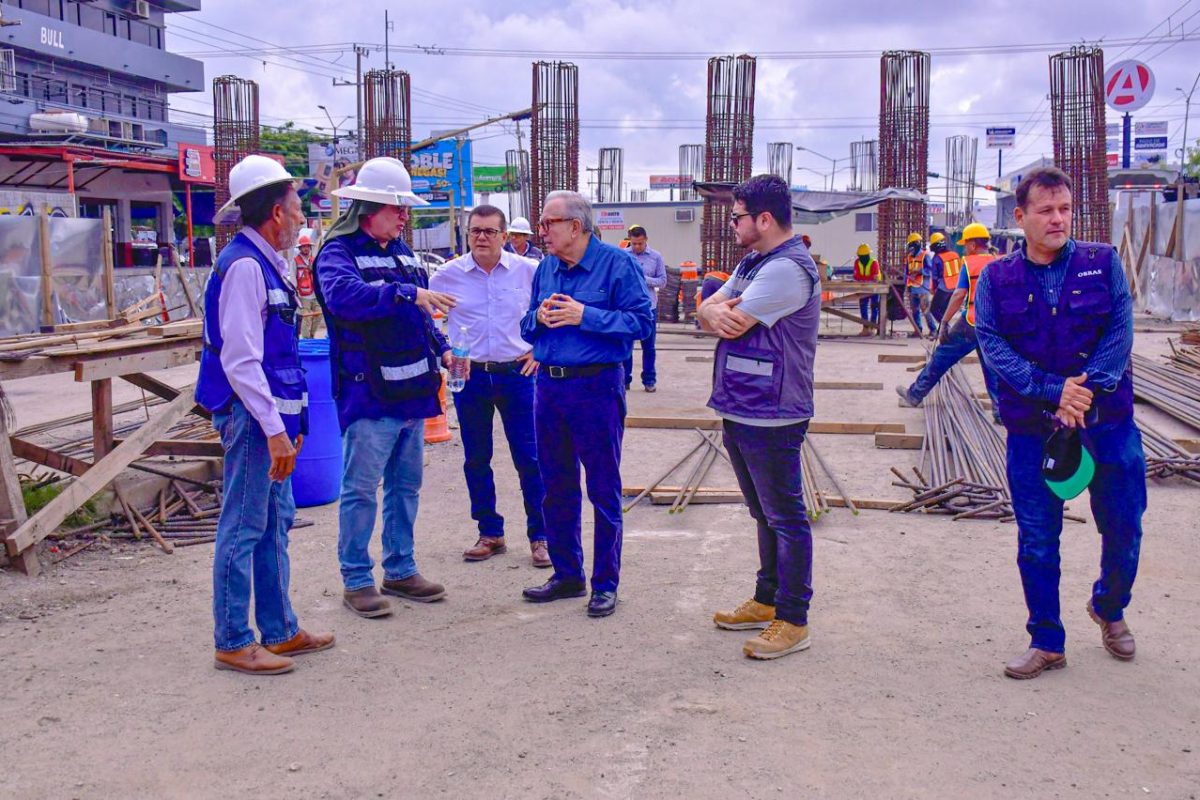 Rocha supervisa construcción de obras viales en Mazatlán