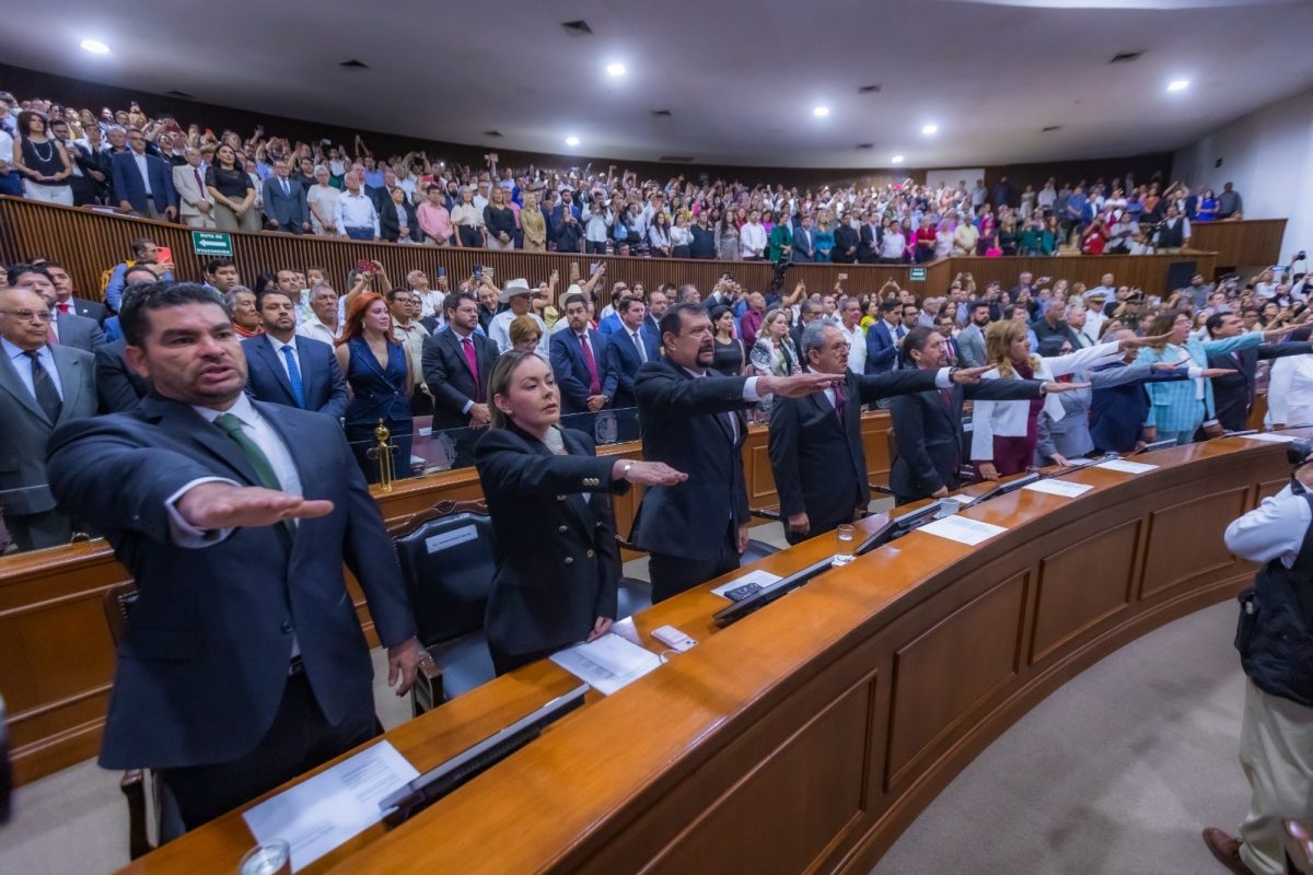 Asiste Rocha Moya a instalación de la Sexagésima Quinta Legislatura