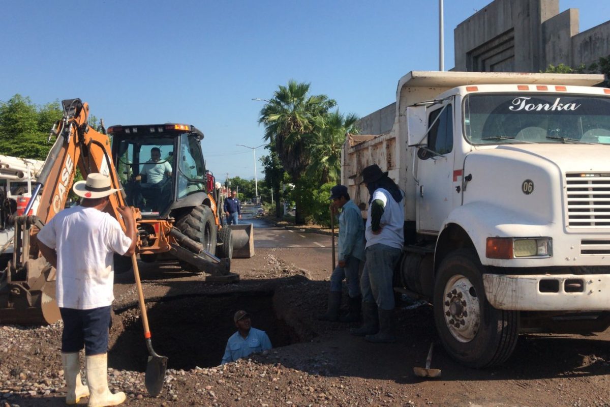 JAPAC informa que derivado de la reparación de una línea de 30 pulgadas que presentó fuga esta mañana en el cruce de Revolución e Hidalgo, 20 colonias estarán sin el servicio de agua potable hasta la madrugada del jueves.