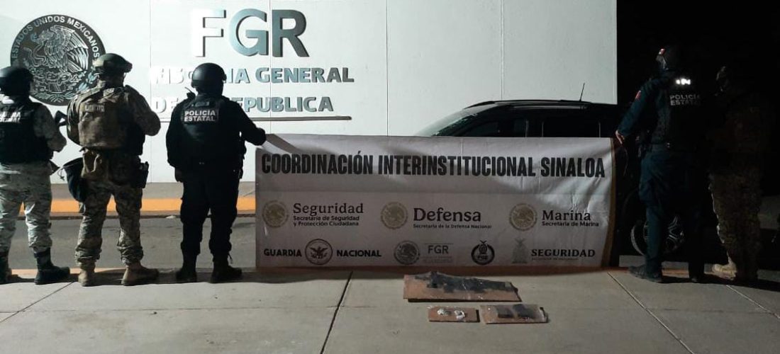 Interinstitucional asegura vehículo, un arma larga y municiones en Culiacán