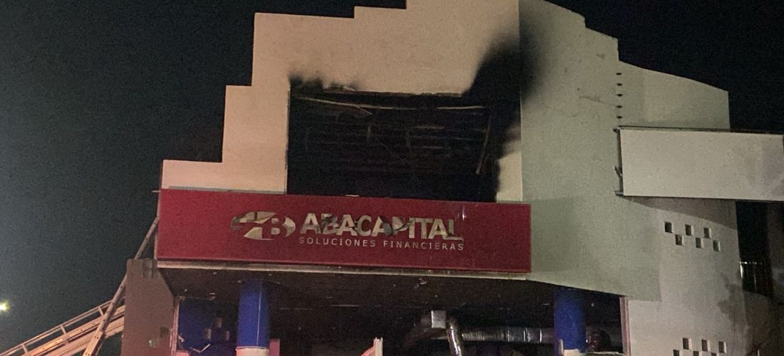 Incendian inmueble en la Colonia centro Sinaloa