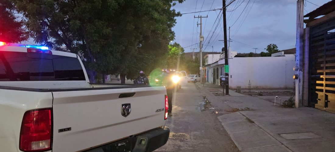 Fiscalía general de la República catean casa en fraccionamiento los huertos