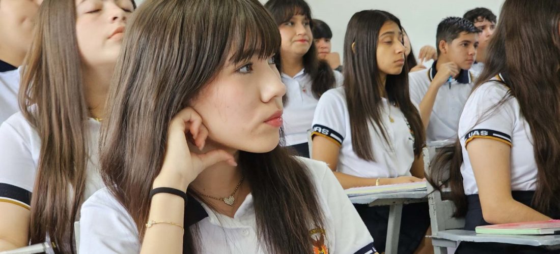 Desarrollar el pensamiento crítico, la comunicación y resolución de problemas reales, objetivos de la UAS en el nivel medio superior.