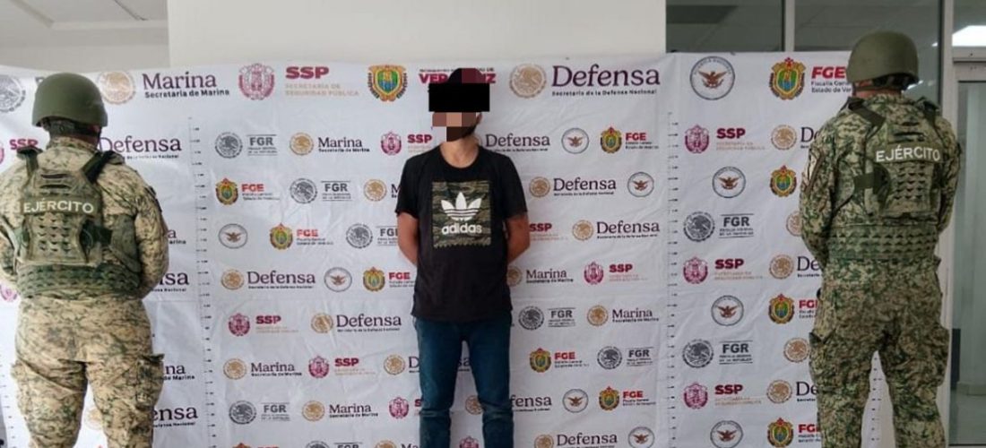 Grupo Interinstitucional detiene a civil con armamento y vehículo con placas sobrepuestas en Navolato