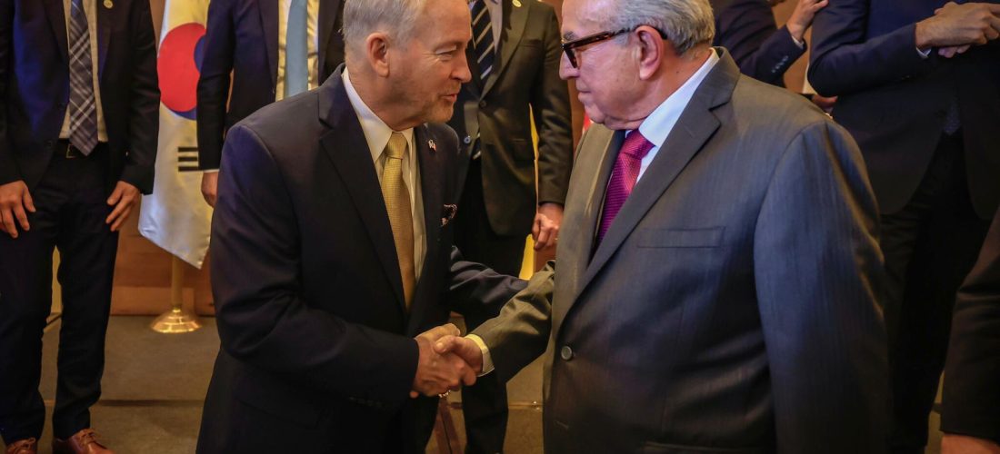 Firman contratos estratégicos para construir la planta de metanol verde más grande del mundo en Sinaloa