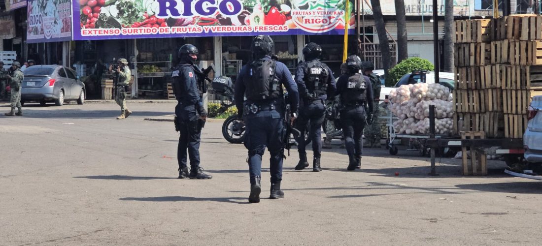 Dos hombres resultan heridos en asalto en el Mercado de Abastos