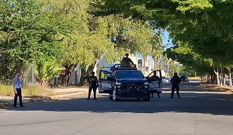 Blindaje policial en un fraccionamiento del sector Tres Ríos tras robo violento y abandono de armas