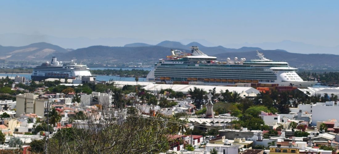 Recibe Mazatlán a más de 5 mil turistas en doble arribo de crucero