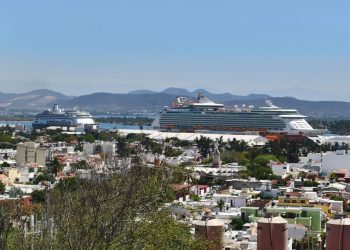 Recibe Mazatlán a más de 5 mil turistas en doble arribo de crucero
