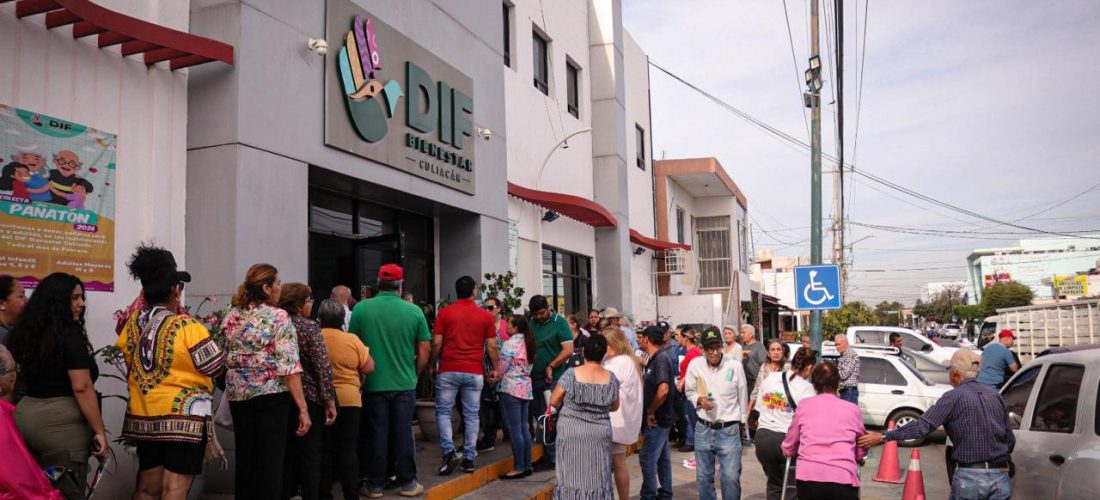 Más de 700 personas acuden a registro de apoyos de lentes y aparatos auditivos en DIF Culiacán