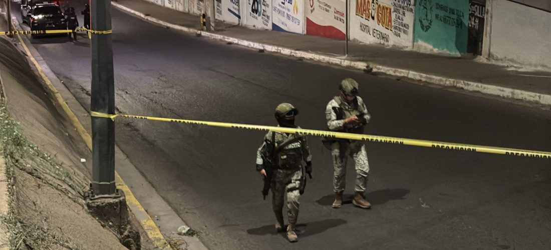 Balacera y quema de vehículo desatan fuerte operativo en el sector Parque 87,en #Culiacán