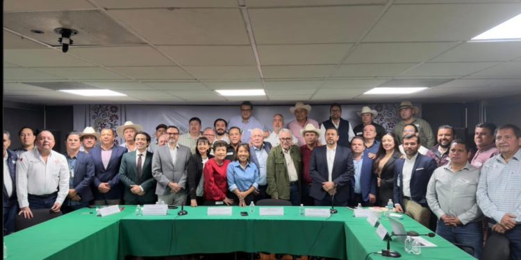 Rocha Moya anuncia precio de 6 mil pesos por tonelada de maíz en Sinaloa