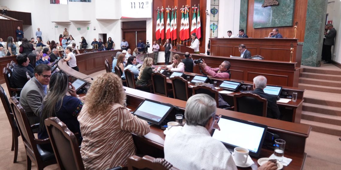 Dan lectura a cinco nuevas iniciativa en Sesión del Congreso del Estado