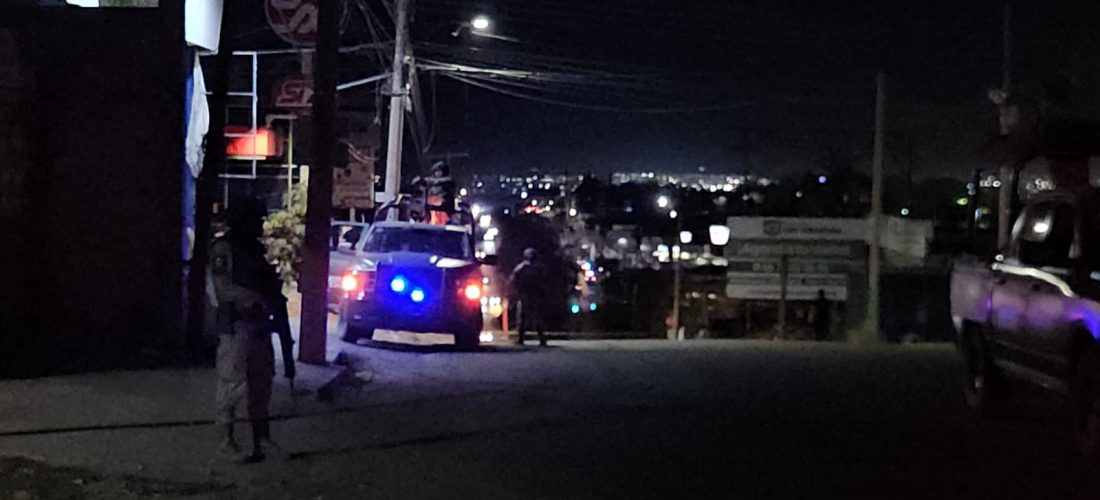 Motociclista muere tras ataque armado en la Clouthier; enfermero resulta herido por bala perdida