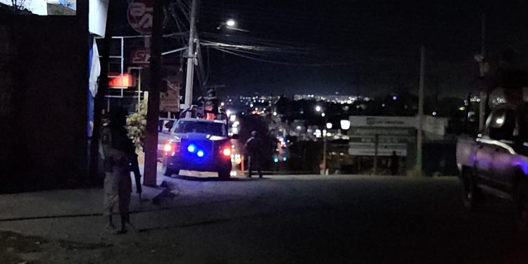 Motociclista muere tras ataque armado en la Clouthier; enfermero resulta herido por bala perdida