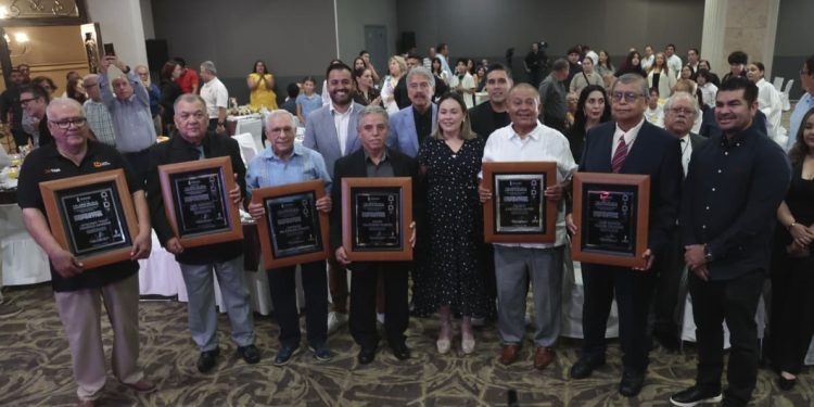 Reconoce Gobierno de Sinaloa a cronistas deportivos por el Día de la Libertad de Expresión