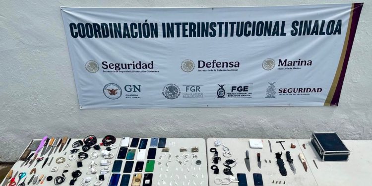 Como resultado de una nueva revisión, el Grupo Interinstitucional asegura equipos de comunicación, dosis de presunta droga, cartuchos y objetos punzocortantes en el Centro Penitenciario de Aguaruto